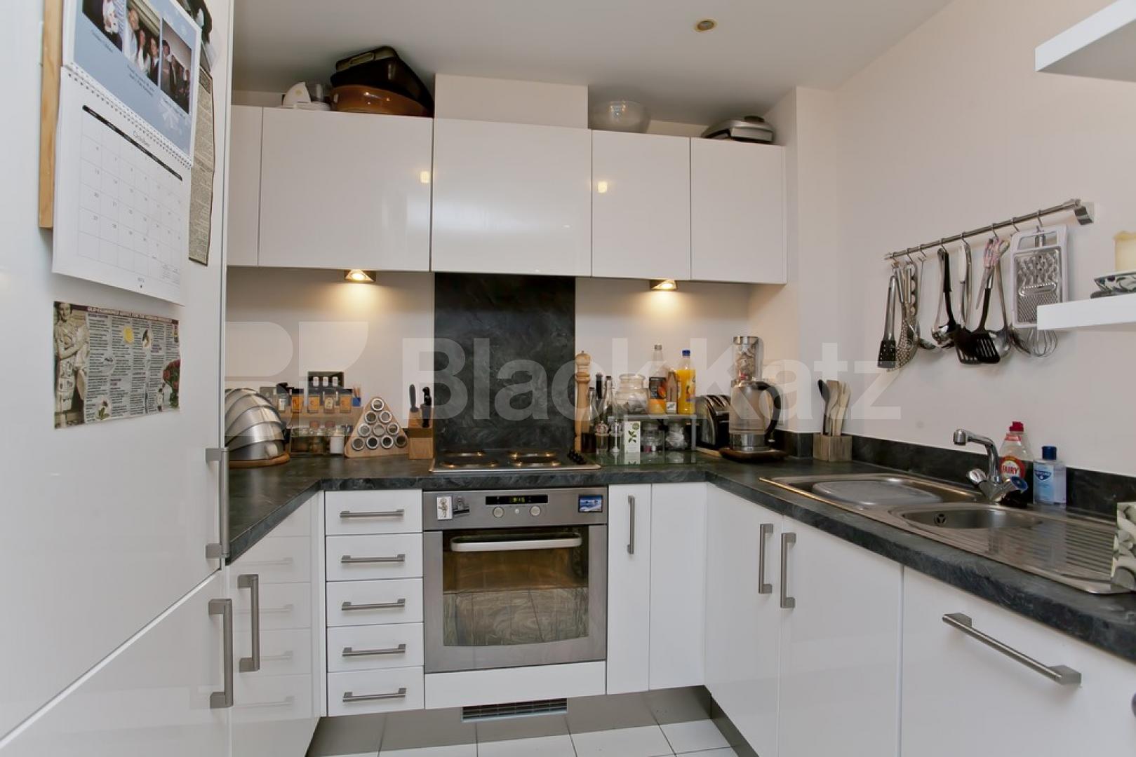 			LET , 2 Bedroom, 1 bath, 1 reception Apartment			 Viridian Apartments, Battersea Park Road, Battersea